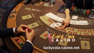 Tulad ng ibang mga laro ng poker, kailangan mong bumuo ng isang mapagkumpitensyang diskarte upang maging matagumpay sa Texas Hold'em.