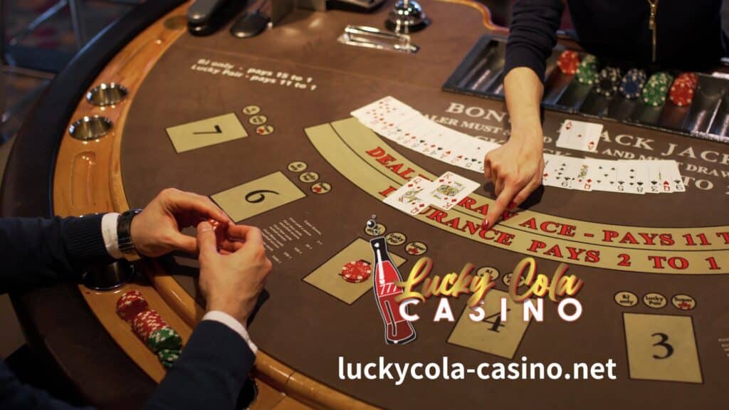 Tulad ng ibang mga laro ng poker, kailangan mong bumuo ng isang mapagkumpitensyang diskarte upang maging matagumpay sa Texas Hold'em.