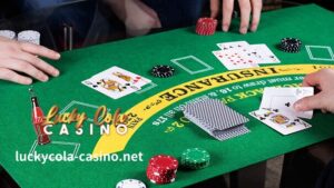 Ang online blackjack ay mas madali dahil ito ay isang pag-click lamang ng mouse ang layo.