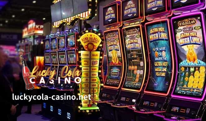 Ayon sa Wikipedia, ang mga wild na simbolo ay mga icon ng slot machine na nag-aalok ng mga payout kung makikita ang mga ito kahit saan sa slot machine, kahit na hindi sila nakikita sa isang payline.