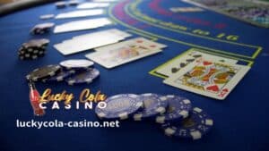 Ang isang dealer soft 17 ay kapag ang dealer ng 17 ay naglalaman ng isang ace. Ngayon, sa ilang uri ng blackjack, ang dealer ay dapat na tumama ng malambot na 17.