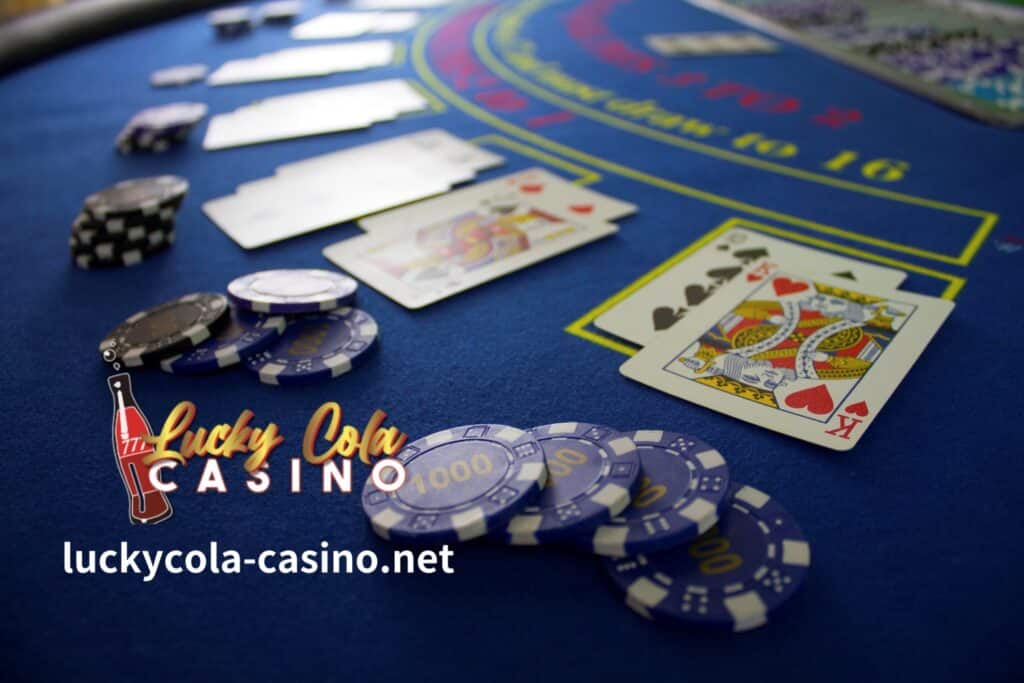 Ang isang dealer soft 17 ay kapag ang dealer ng 17 ay naglalaman ng isang ace. Ngayon, sa ilang uri ng blackjack, ang dealer ay dapat na tumama ng malambot na 17.