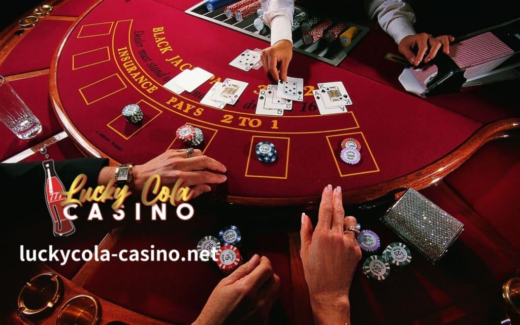 Ang mga dealers ng casino ay matagal nang nakikipag-deal ng mga card, at sa pangkalahatan ay alam nila ang tamang paraan ng pagtaya sa Blackjack.